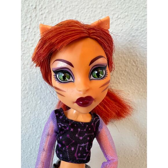 Monster High Doll Coffin Bean Toralei Stripe - Picture 6 of 7